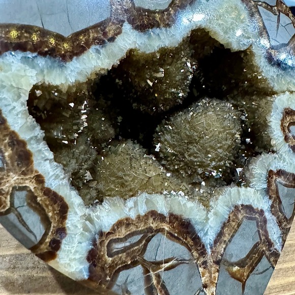 Utah Septarian Heart Shape Crystal Geode Stone‎ Display Decor 1.11lbs - Picture 3 of 16